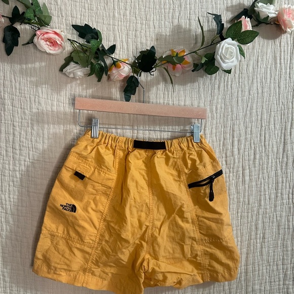 Men’s north face Shorts - Picture 2 of 3